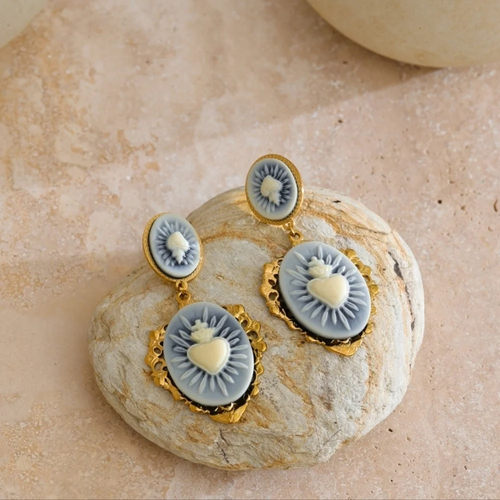 Anthropologie make statement